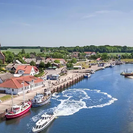 Holiday home Reetdachhaeuser Gegenueber Hiddensee